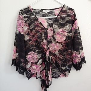 Full Circle Trend L black and pink floral blouse